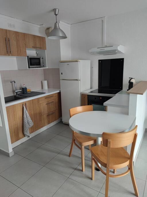 Charmant 2 Pieces A Aubenas 2Etoiles Apartamento Exterior foto